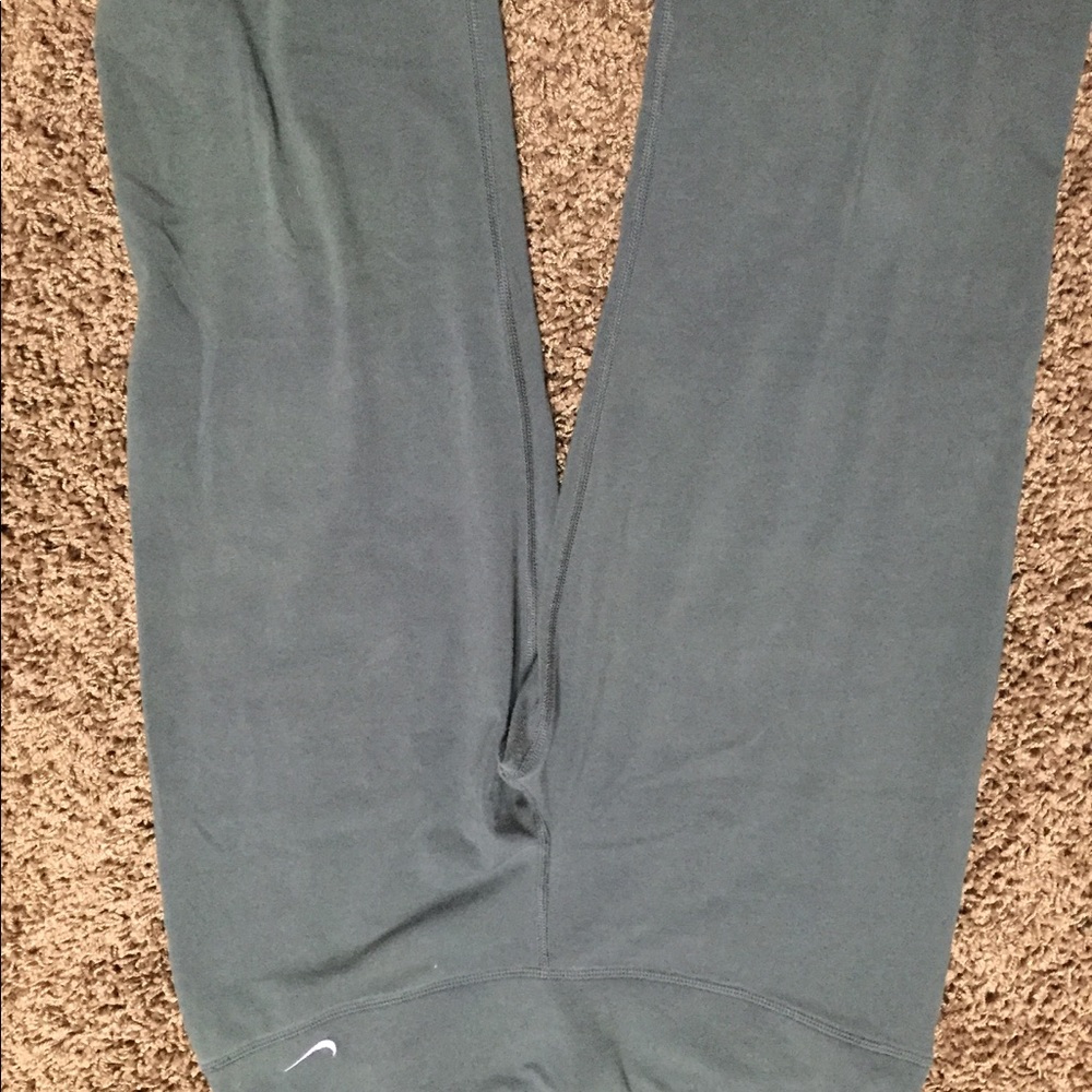 Niki Capri sweats